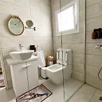 Peaceful 2 Bedroom Flat Apartment *