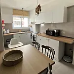 Apartment Peaceful 2 Bedroom Flat *