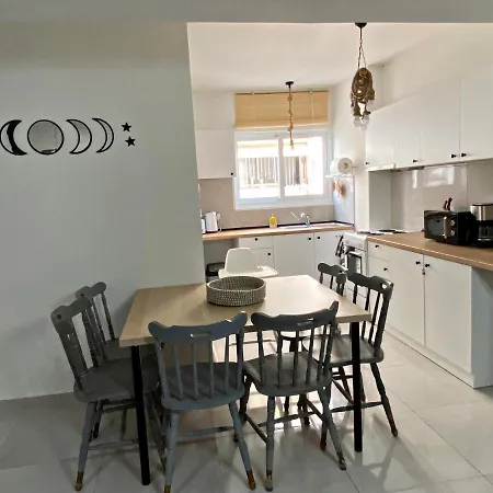 Peaceful 2 Bedroom Flat Engomi