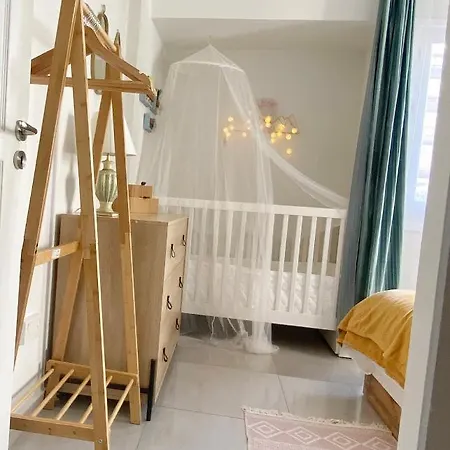 Апартаменты Peaceful 2 Bedroom Flat *