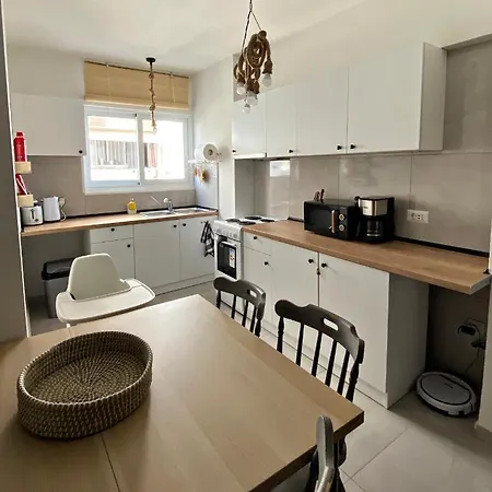 Апартаменты Peaceful 2 Bedroom Flat *
