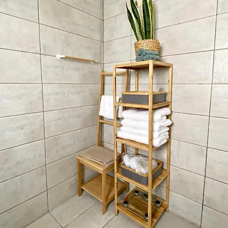 Апартаменты Peaceful 2 Bedroom Flat Engomi