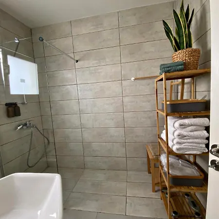 Апартаменты Peaceful 2 Bedroom Flat *