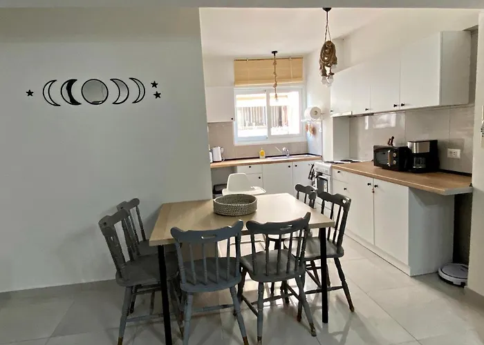 Peaceful 2 Bedroom Flat Engomi