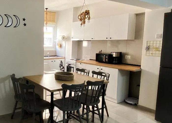 Peaceful 2 Bedroom Flat * Engomi